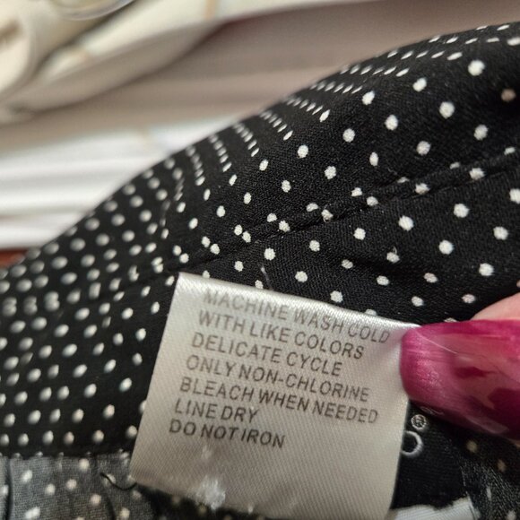 Bay Studio Career Woman's Black Polka Dot Button up Short Sleeve Blouse Size L - Picture 7 of 7